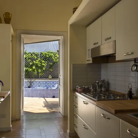 לינה וארוחת בוקר Dimora Dei Giganti 3*