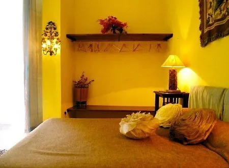 Dimora Dei Giganti לינה וארוחת בוקר נאפולי